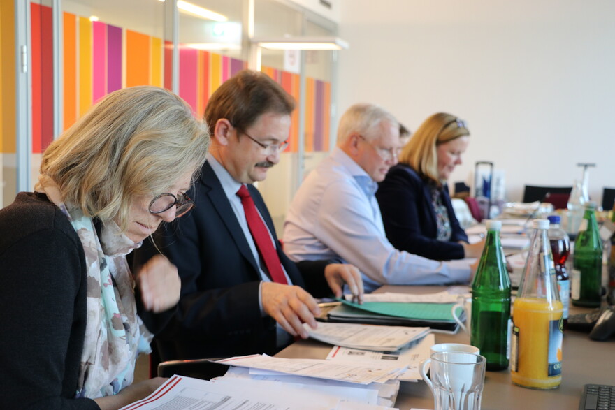 Henriette Löwisch, Peter Felten, Harald Horn und Maria Rüther bei der Jurysitzung zum Journalistenpreis Humanitäre Hilfe