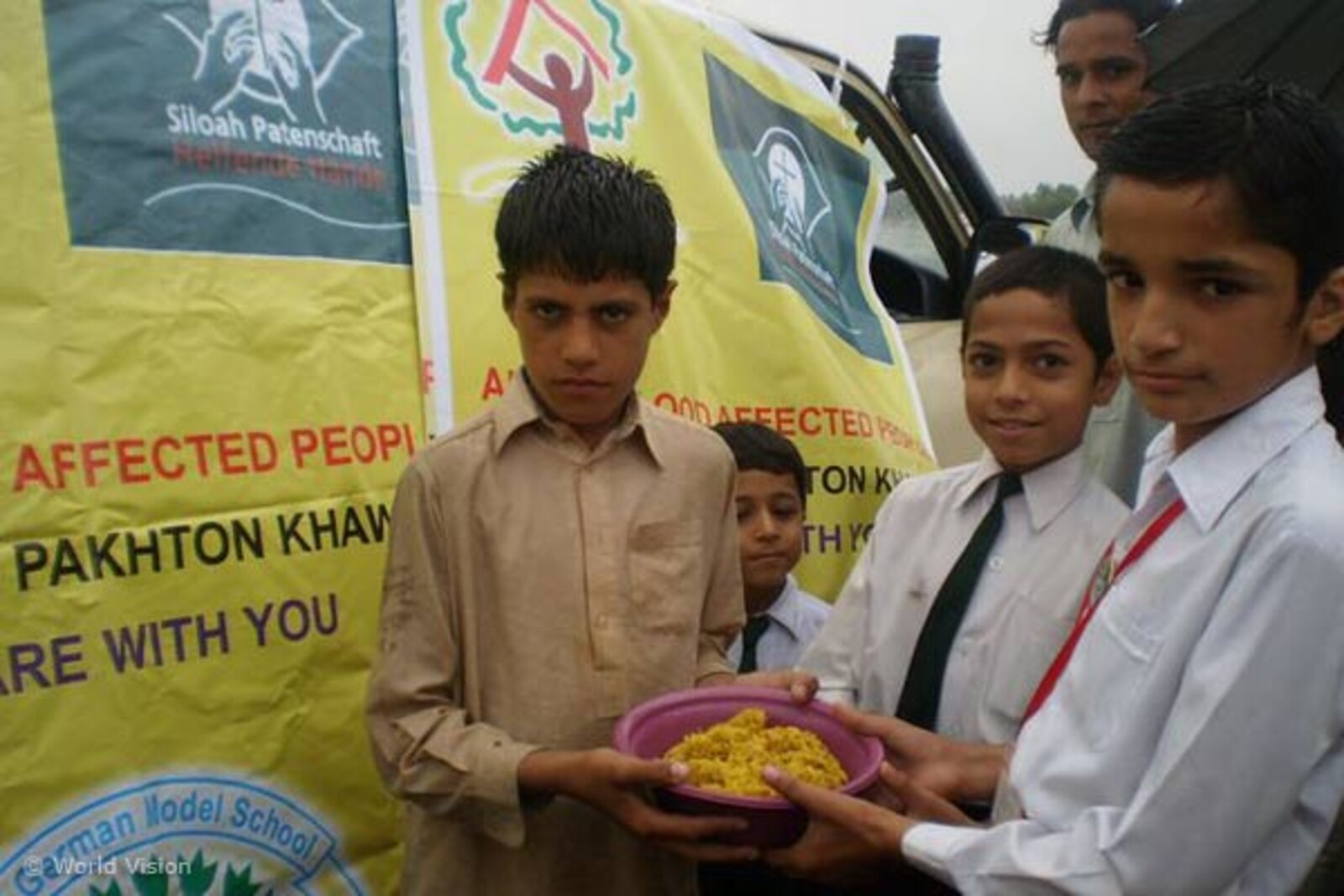 Flut Pakistan: Nahrungsmittelausgabe