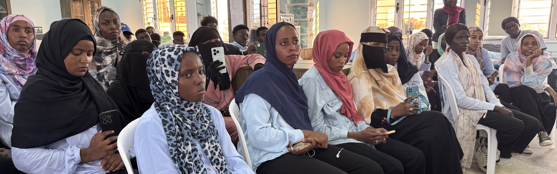 Eine Gruppe von Frauen bei einer medizinischen Schulung im Sudan (Symbolbild) Eine Gruppe von Frauen bei einer medizinischen Schulung im Sudan (Symbolbild)