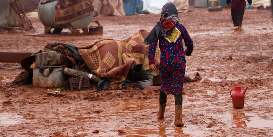 Ein Mädchen in einem Camp für Geflüchtete in Syrien