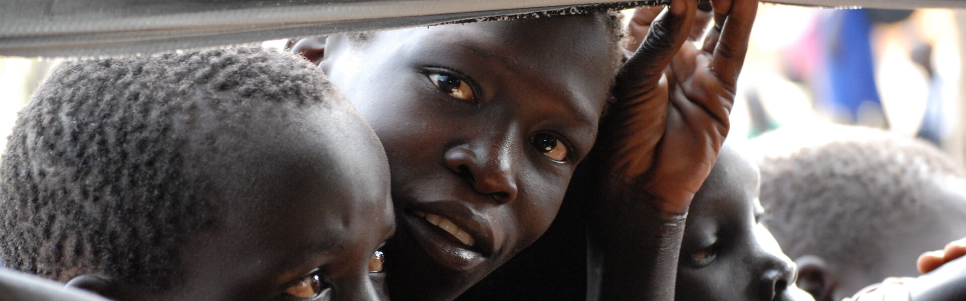 Kinder aus dem Südsudan, die nach Uganda geflohen sind.