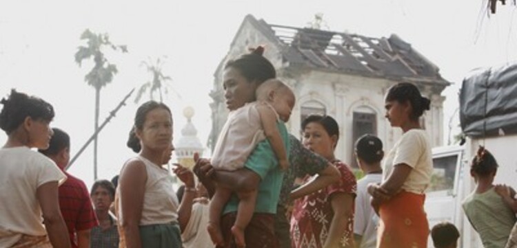 Zyklon Myanmar: Gruppe von Menschen