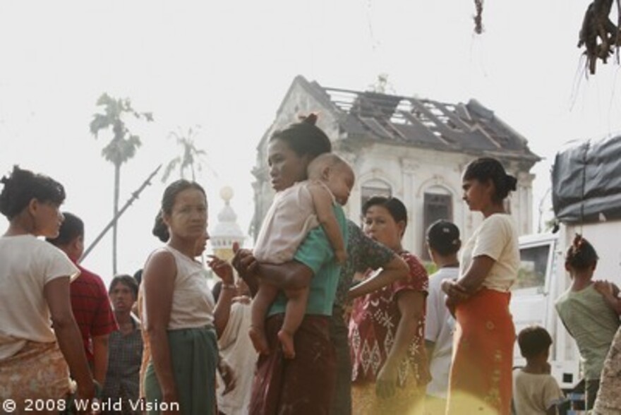 Zyklon Myanmar: Gruppe von Menschen
