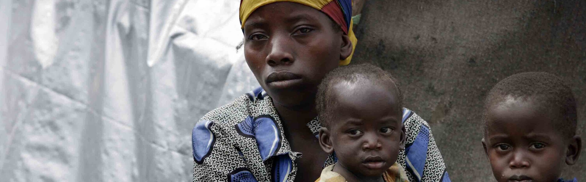 Eine Frau aus der DR Kongo und ihre beiden Kinder (Archivbild)