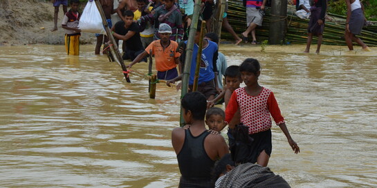 Flüchtlinge in Bangladesch bringen sich vor den Fluten in Sicherheit