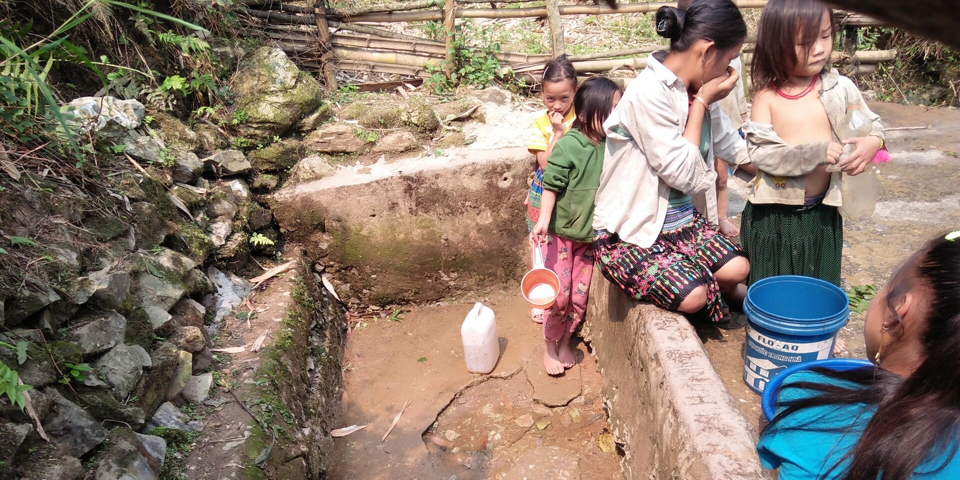In Vietnam leiden viele Dorfbewohner unter Wassermangel und anhaltende Trockenzeit