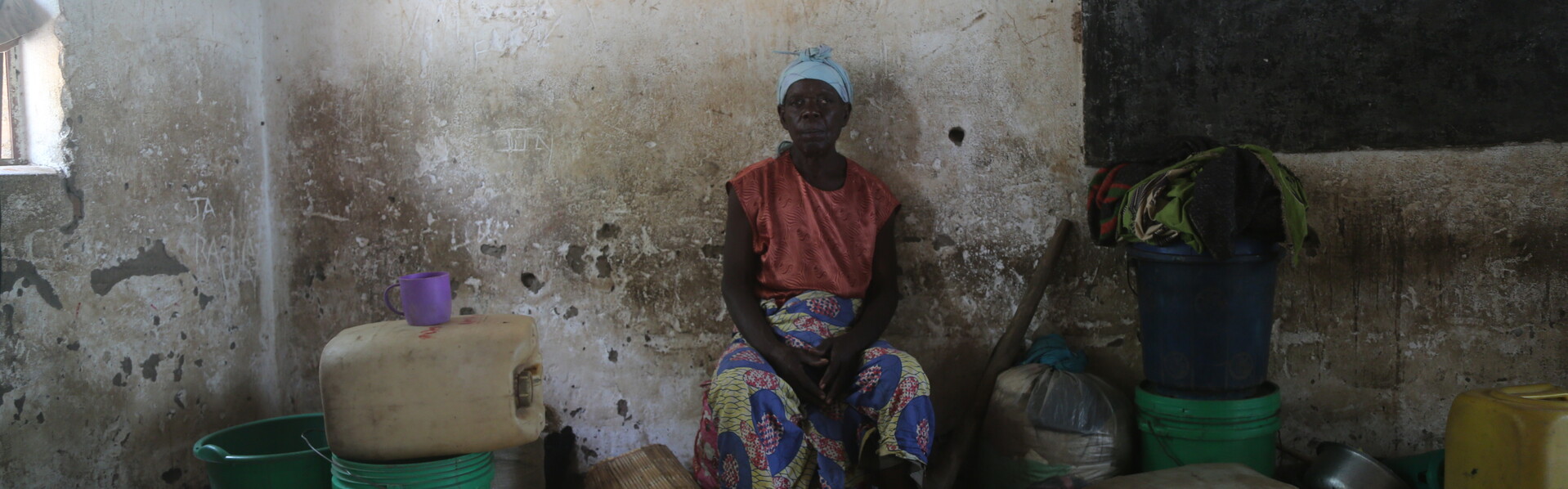 Eine von Zykon Idai betroffene Frau in Südostafrika