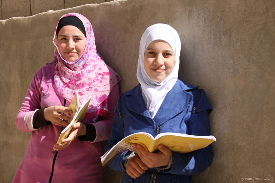 Helfen können. Zainab und Farsidheh, bei Amman: "Ich möchte helfen, anstatt mich so hilflos zu fühlen." - "Ich möchte ein Medikament erfinden, dass gegen Traurigkeit hilft."