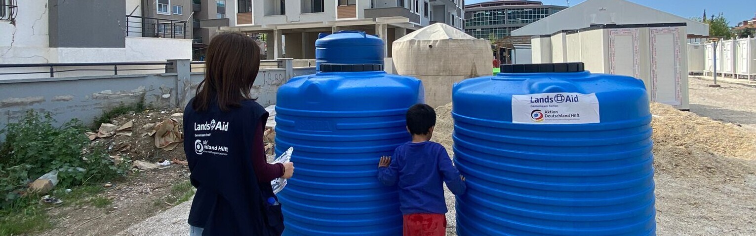 Die Hilfsorganisation LandsAid hat Wassertanks in die türkische Erdbebenregion geliefert