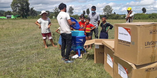 Helfer von World Vision leisten Nothilfe in Myanmar (Symbolfoto)