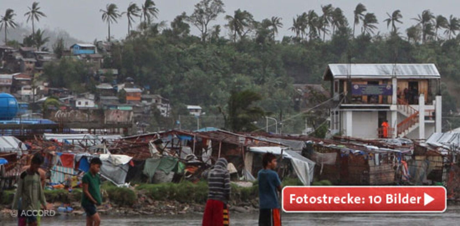 Taifun Hagupit war zum Glück deutlich schwächer als Taifun Haiyan vor einem Jahr. Trotzdem hat auch er vielerorts erheblichen Schaden angerichtet, wie diese Aufnahme aus der philippinischen Großstadt Tacloban zeigt.