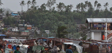 Taifun Hagupit war zum Glück deutlich schwächer als Taifun Haiyan vor einem Jahr. Trotzdem hat auch er vielerorts erheblichen Schaden angerichtet, wie diese Aufnahme aus der philippinischen Großstadt Tacloban zeigt.