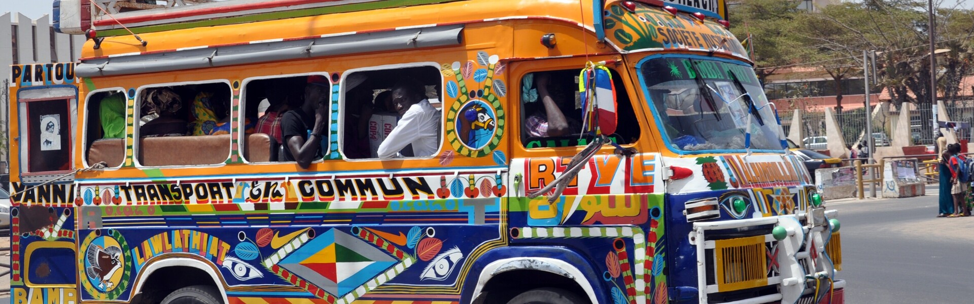 Transportmittel im Senegal sind traditionell sehr bunt © Emer Iglesias/pixabay