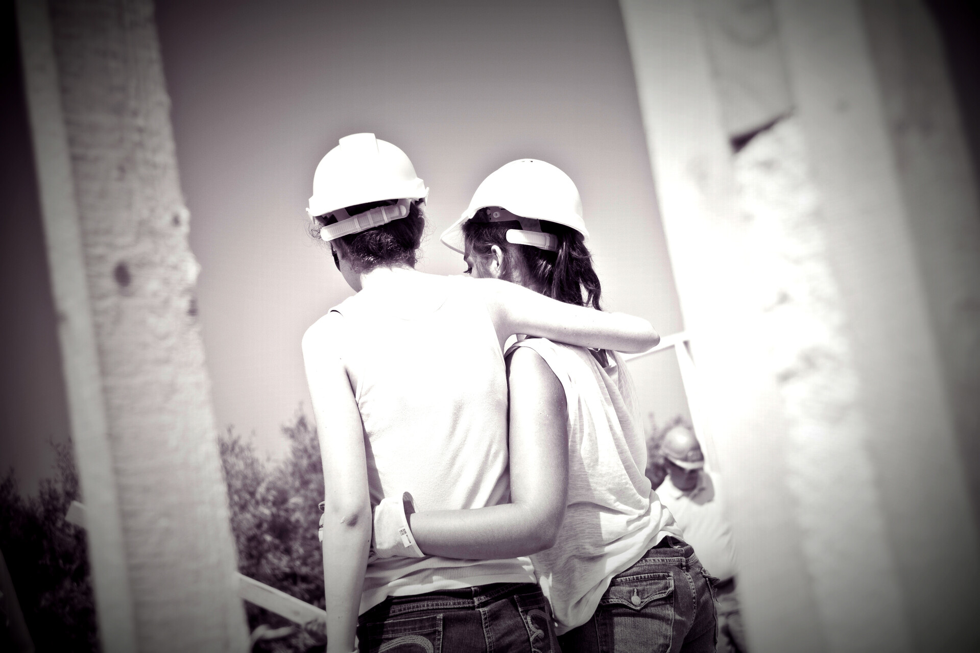 Im Global Village Freiwilligenprogramm von Habitat for Humanity werden nicht nur Häuser gebaut, es entstehen auch enge Freundschaften zwischen den Helfern und den Bewohnern.