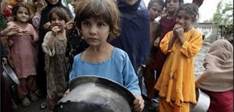charsada-district-kind Flut Pakistan: Kinder im Charsada District