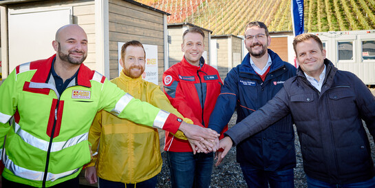 Helfer verschiedener Bündnisorganisationen im Hochwassergebiet