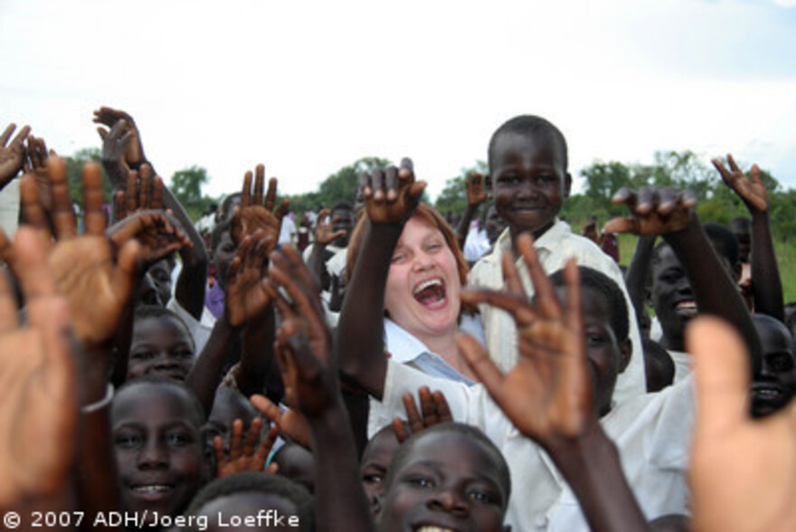 Flut Afrika: Kinder mit Janina Niemietz