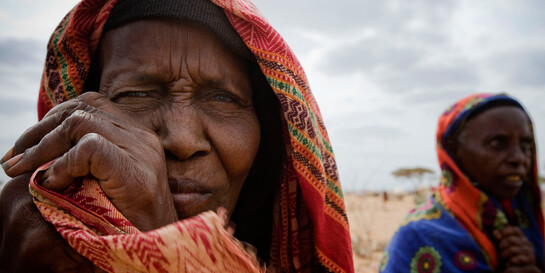 Klimaphänomen El Niño führt in vielen Regionen zu Dürre. Auch diese beiden Frauen leiden unter der extremen Trockenheit.