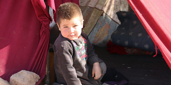 Ein Kind in einem Camp für Vertriebene in Afghanistan