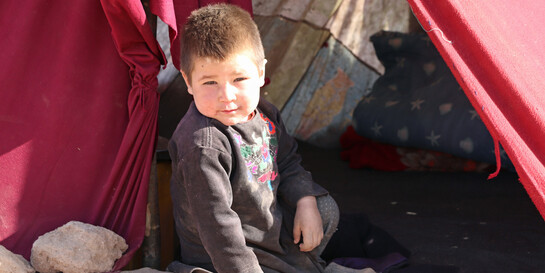 Ein Kind in einem Camp für Vertriebene in Afghanistan