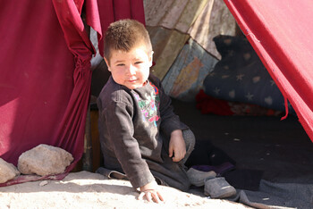Ein Kind in einem Camp für Vertriebene in Afghanistan
