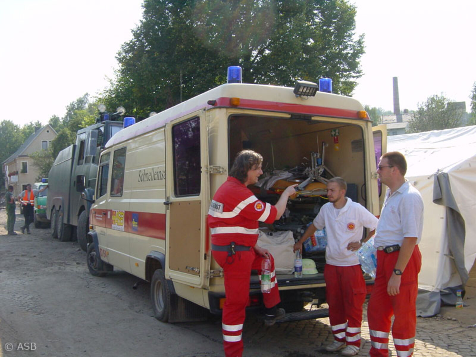 Viele Tausend Helfer aus ganz Deutschland waren im Einsatz, um den von der Flutkatastrophe betroffenen Menschen beizustehen.