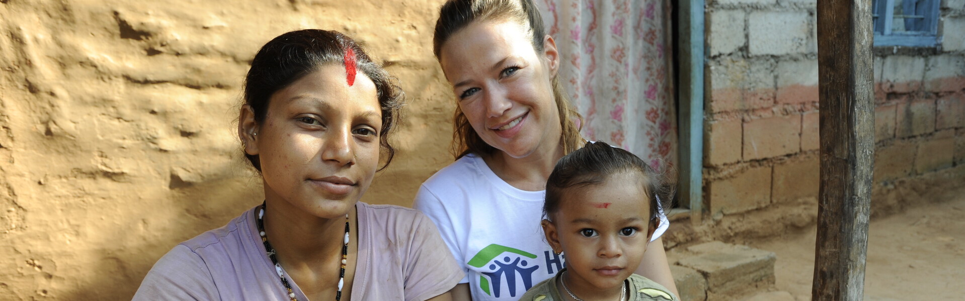 Die deutsche Schauspielerin Alexandra Neldel engagiert sich seit langer Zeit in den Freiwilligenprojekten von Habitat for Humanity.