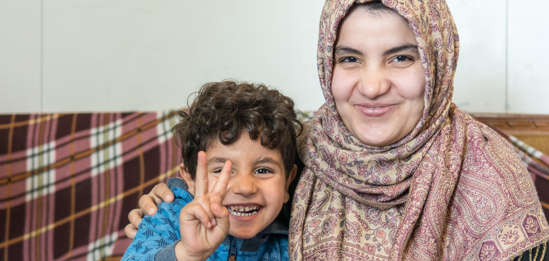 Noor und ihr Sohn sind nach ihrer Flucht aus dem Irak in Griechenland angekommen Noor und ihr Sohn sind nach ihrer Flucht aus dem Irak in Griechenland angekommen
