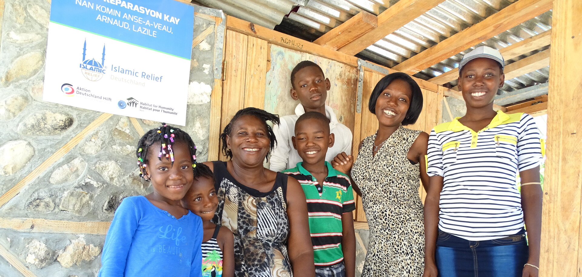Manita Major mit ihren Kindern in Amaud, Haiti Manita Major mit ihren Kindern in Amaud, Haiti