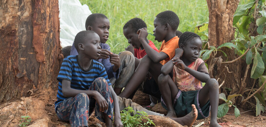 In Uganda lernen geflüchtete Jugendliche aus dem Südsudan, wie sie Konflikte friedlich lösen.