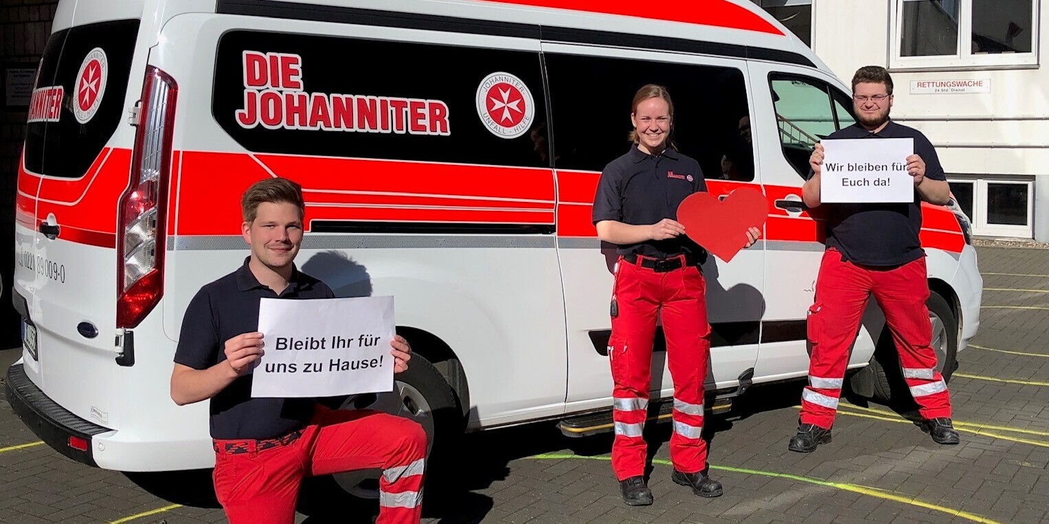 #StayHome: Mitarbeiter beim Einsatz während der Corona-Pandemie in Deutschland #StayHome: Mitarbeiter beim Einsatz während der Corona-Pandemie in Deutschland