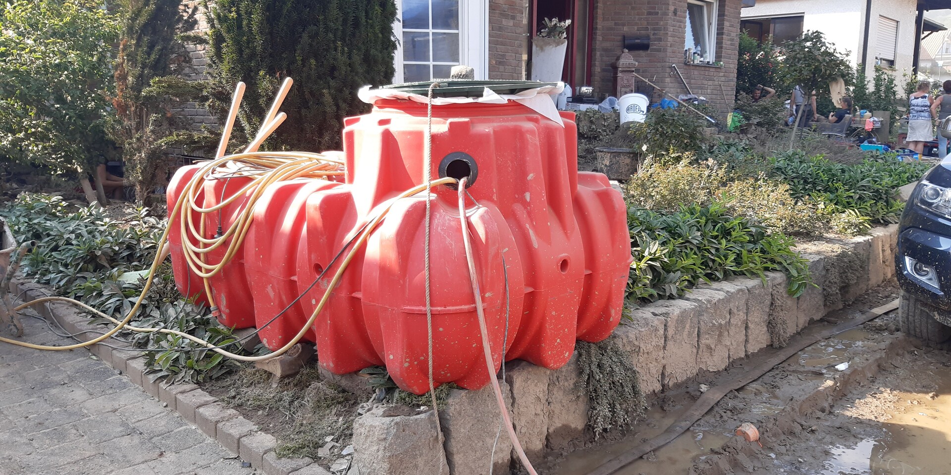Eine Wasserzisterne versorgt Menschen in Dernau mit Brauchwasser 