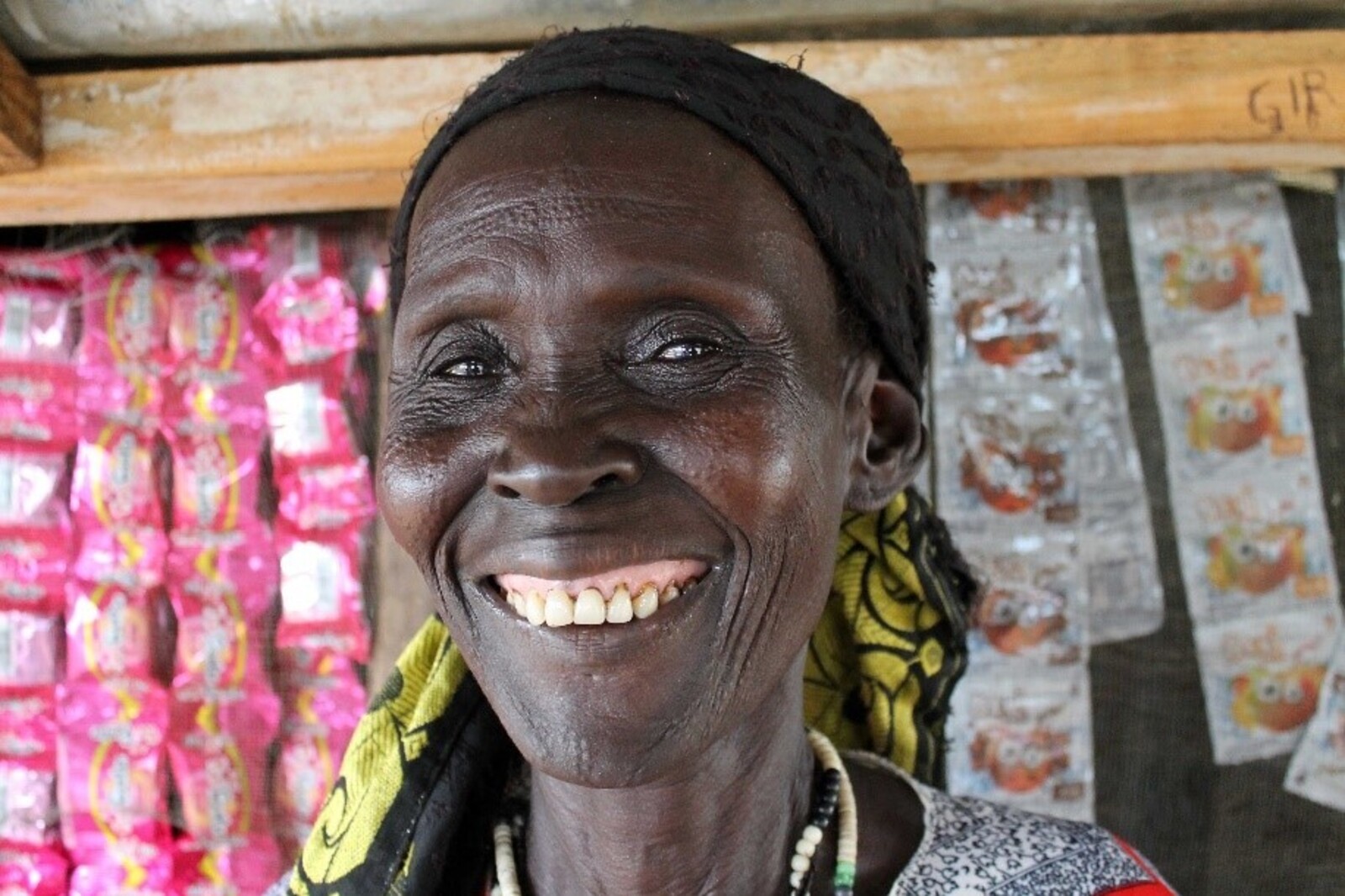 Eine lächelnde Frau in Äthiopien