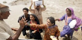 Flut Pakistan: Hilflieferung