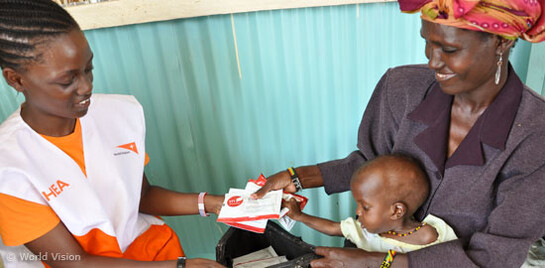 World Vision bringt tausende Zelte in das Flüchtlingslager Dadaab