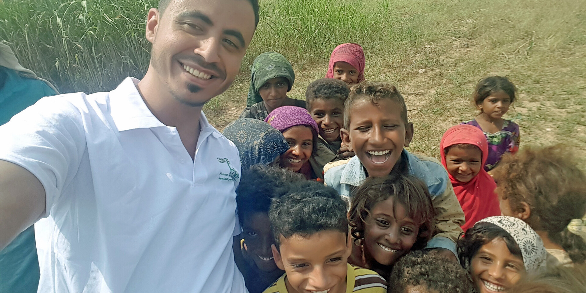 Adel Hashem zu Besuch bei einem Hilfsprojekt nahe Sanaa