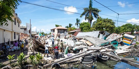 Zerstörung und Entsetzen nach dem Erdbeben: Menschen in der Stadt Jérémie in Haiti