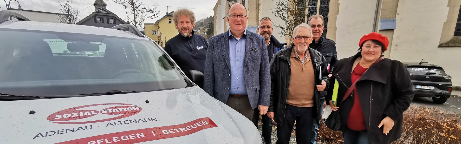 action medeor stellt neue Fahrzeuge für die mobile Altenpflege bereit
