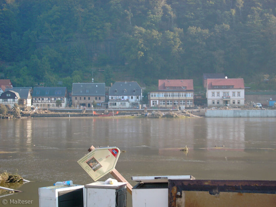 Schwere Regenfälle hatten die Elbe innerhalb weniger Tage enorm anschwellen lassen.