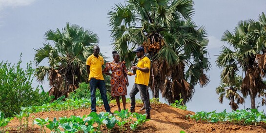Helfer von Help - Hilfe zur Selbsthilfe bei einem Hilfsprojekt im Südsudan