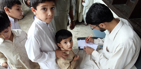 24.08.2010, Pakistan, Swat, Kokari - Malteser Hilfsprojekt in einer Schule. Zwei Medical Teams der Malteser versorgen 620 Patienten.