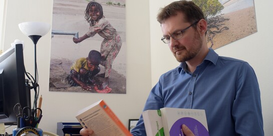 Mathias Anderson, Geschäftsführer von arche noVa, in seinem Büro in Dresden