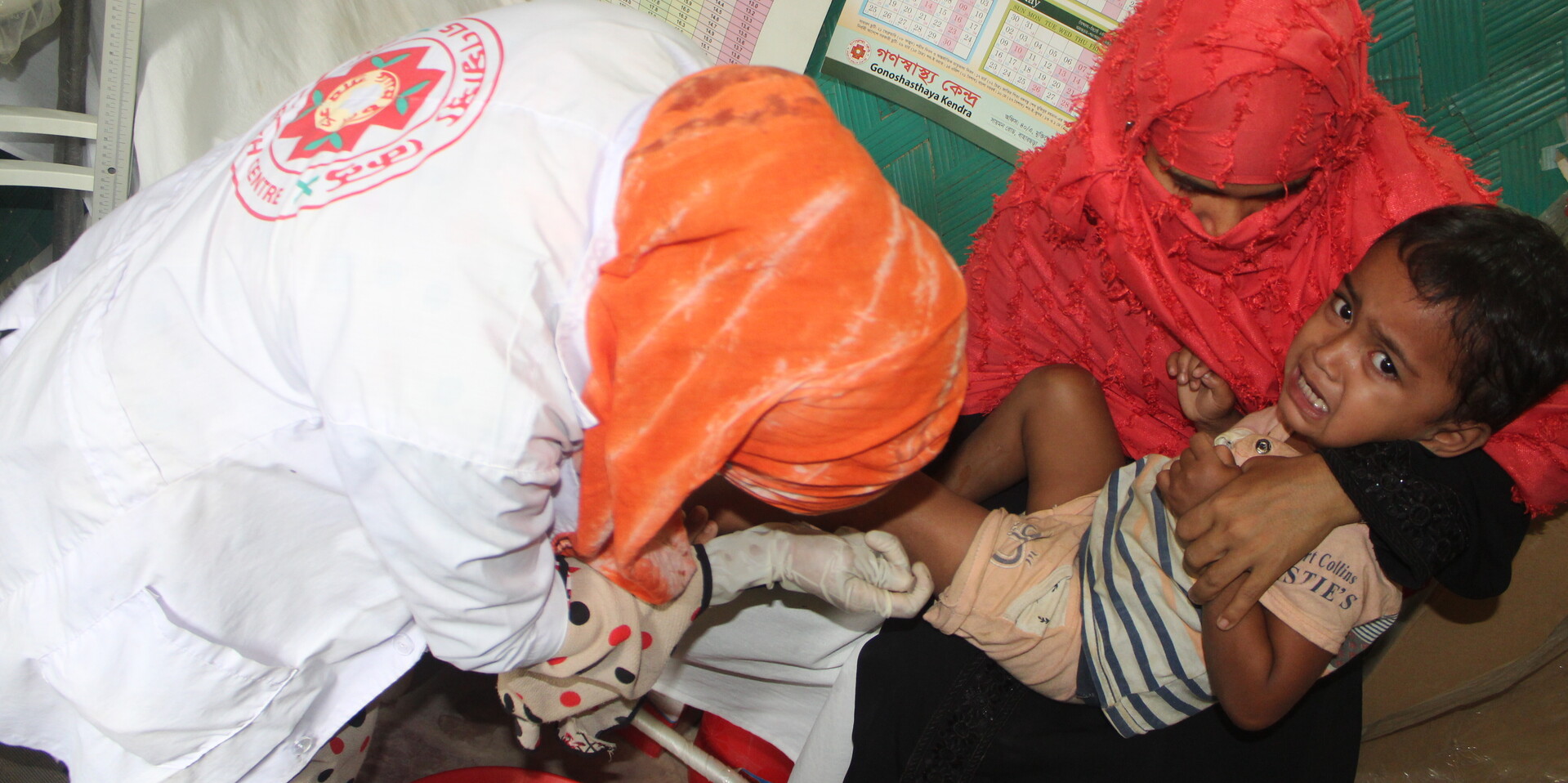 Hasina und ihr Sohn im Gesundheitszentrum von Malteser International in Bangladesch Hasina und ihr Sohn im Gesundheitszentrum von Malteser International in Bangladesch