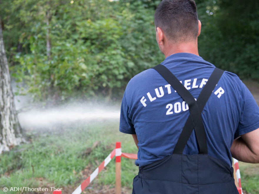 087-bs-hochwasser-okt-87 Die Mikroorganismen wurden auf großen Flächen und Teichen aufgebracht, um das Bodenleben und das Wasser zu regenerieren