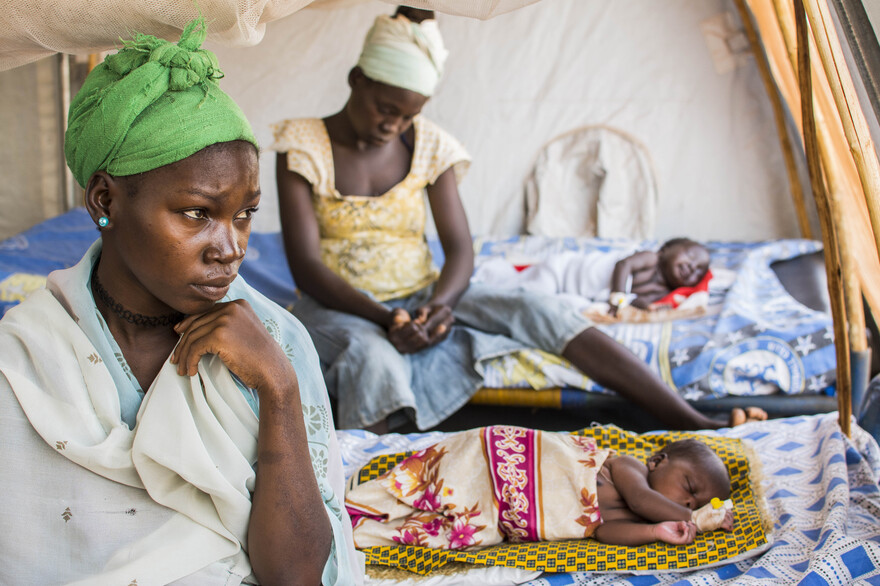 In Kenia stehen Hilfsorganisationen jungen Mütter und ihren kleinen Kindern zur Seite In Kenia stehen Hilfsorganisationen jungen Mütter und ihren kleinen Kindern zur Seite