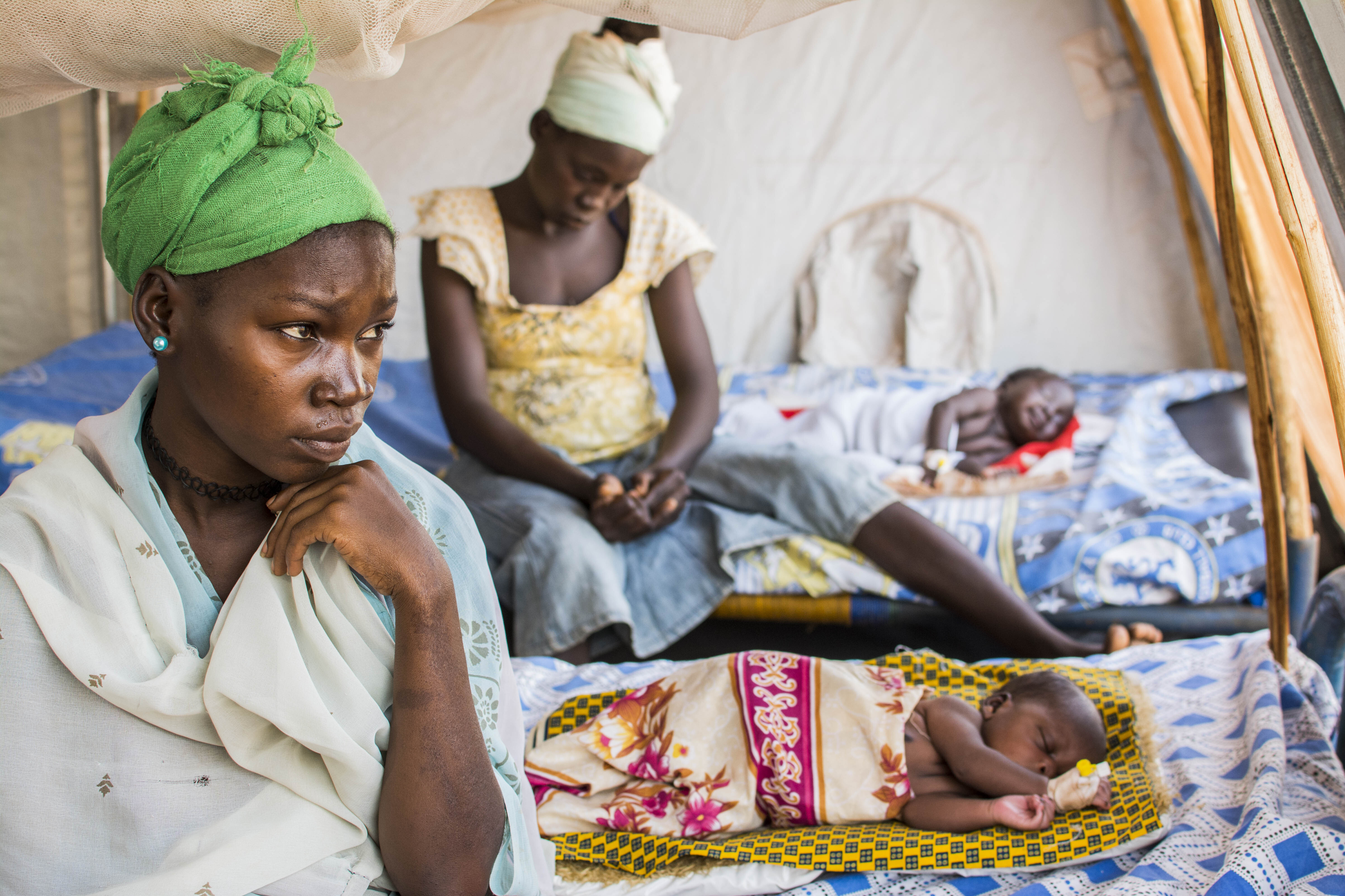 Mütter mit ihren kleinen Kindern, die in Kenia medizinisch versorgt werden. Mütter mit ihren kleinen Kindern, die in Kenia medizinisch versorgt werden.
