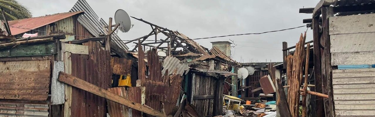 Ein Zyklon hinterlässt in Madagaskar zerstörte Häuser