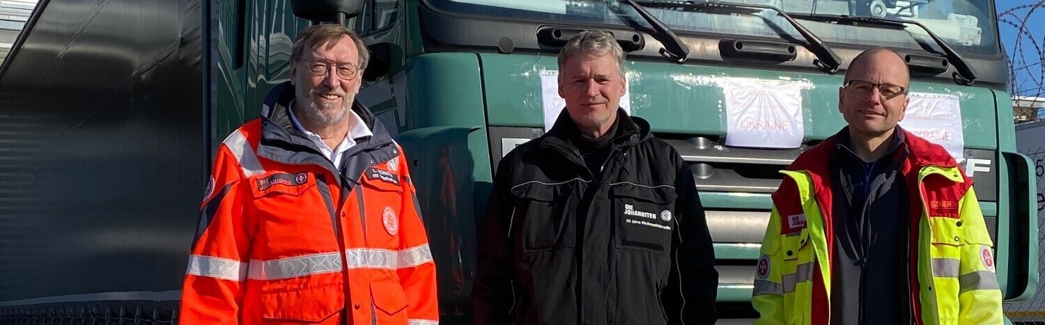 Eine LKW-Ladung an Hilfsgütern der Johanniter für Geflüchtete aus der Ukraine steht bereit