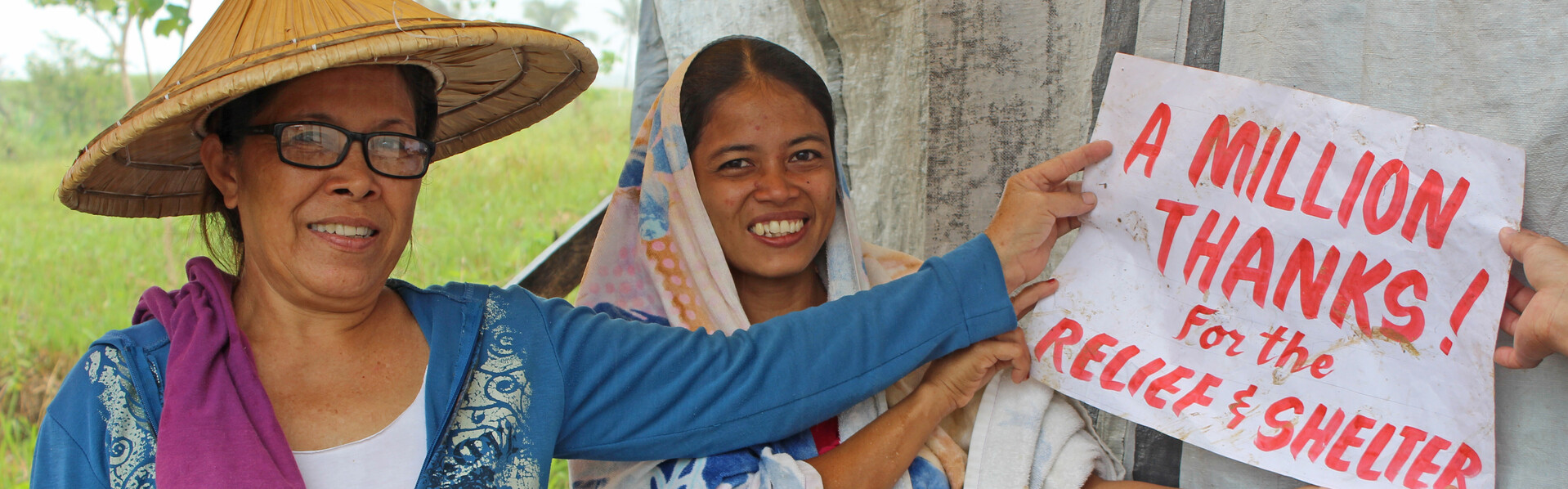 Frauen auf den Philippinen bedanken sich für die Hilfe, die unser Bündnis nach Taifun Haiyan leistete