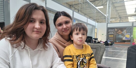 Eine Familie aus der Ukraine ist nach Polen geflüchtet